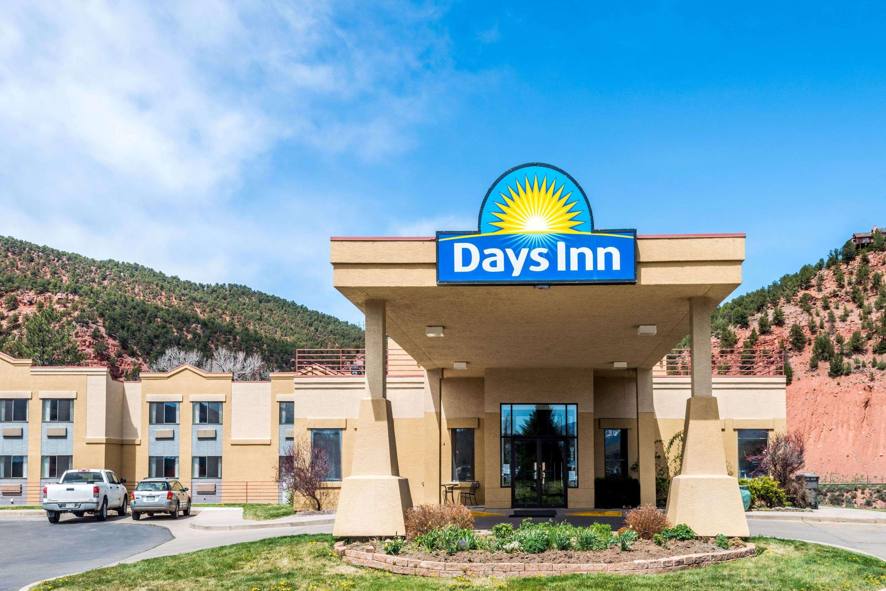 Days Inn By Wyndham Carbondale Dış mekan fotoğraf