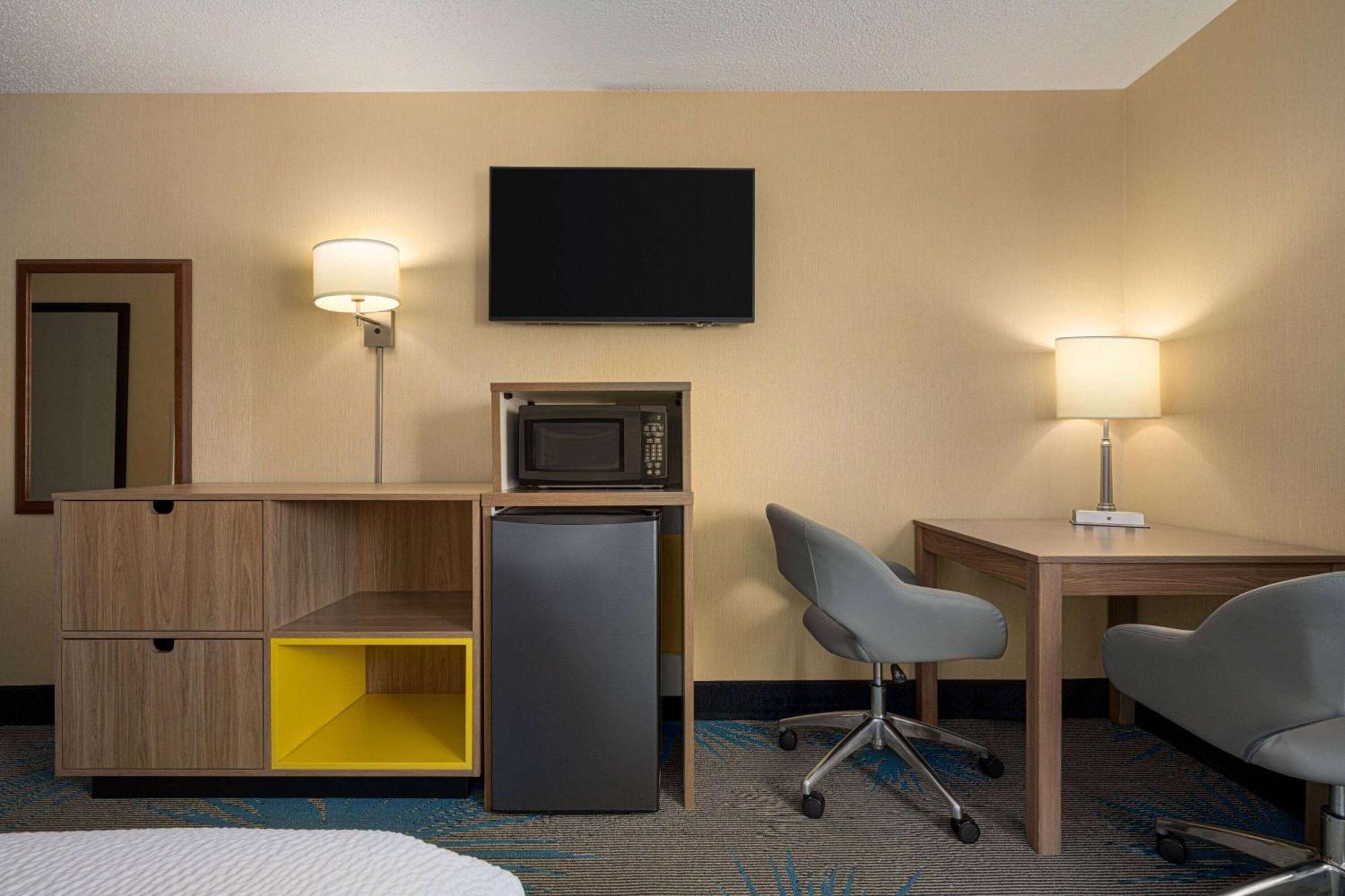 Days Inn By Wyndham Carbondale Dış mekan fotoğraf