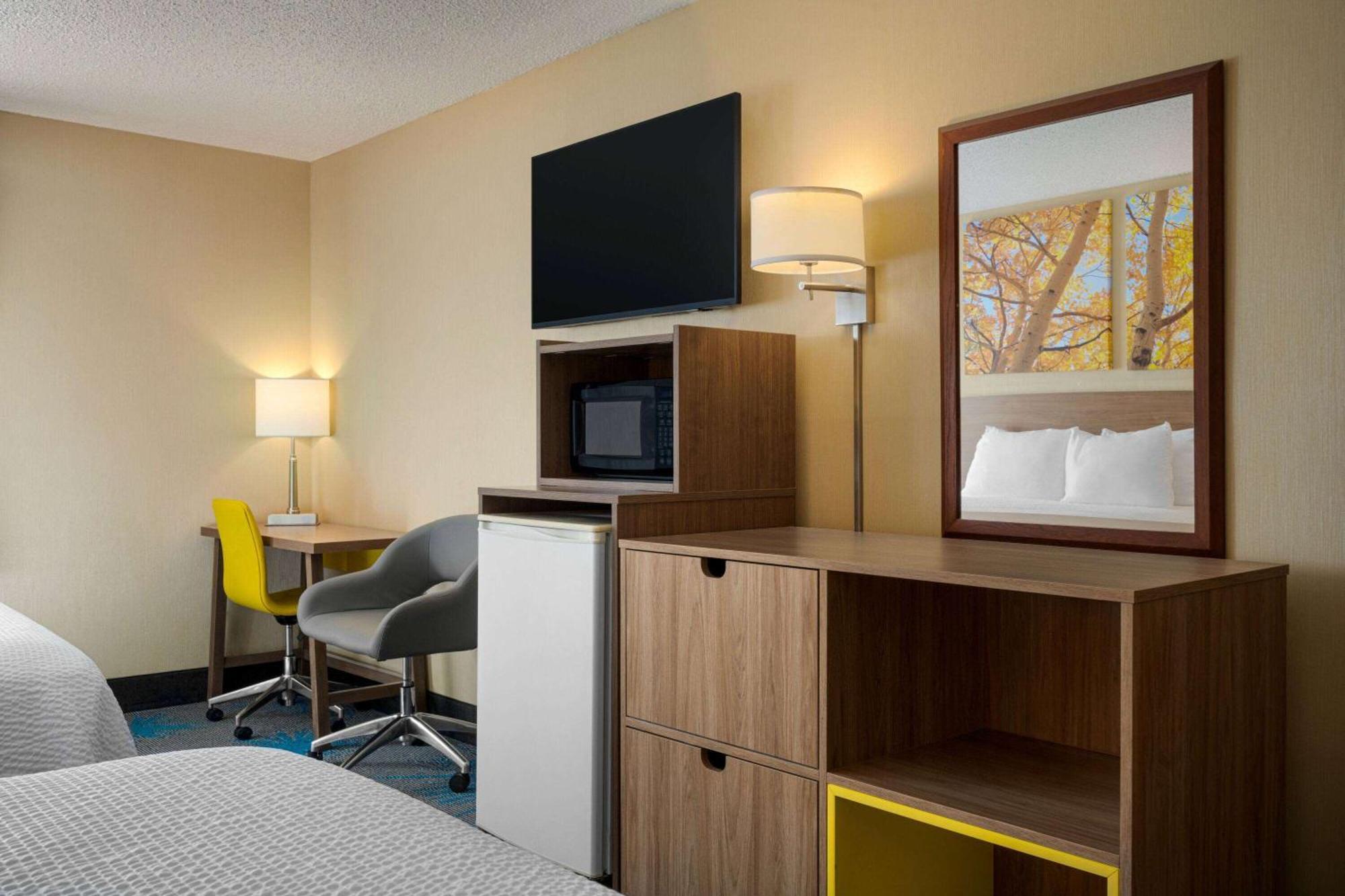 Days Inn By Wyndham Carbondale Dış mekan fotoğraf
