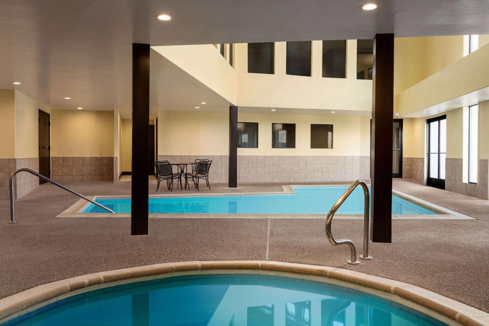 Days Inn By Wyndham Carbondale Dış mekan fotoğraf