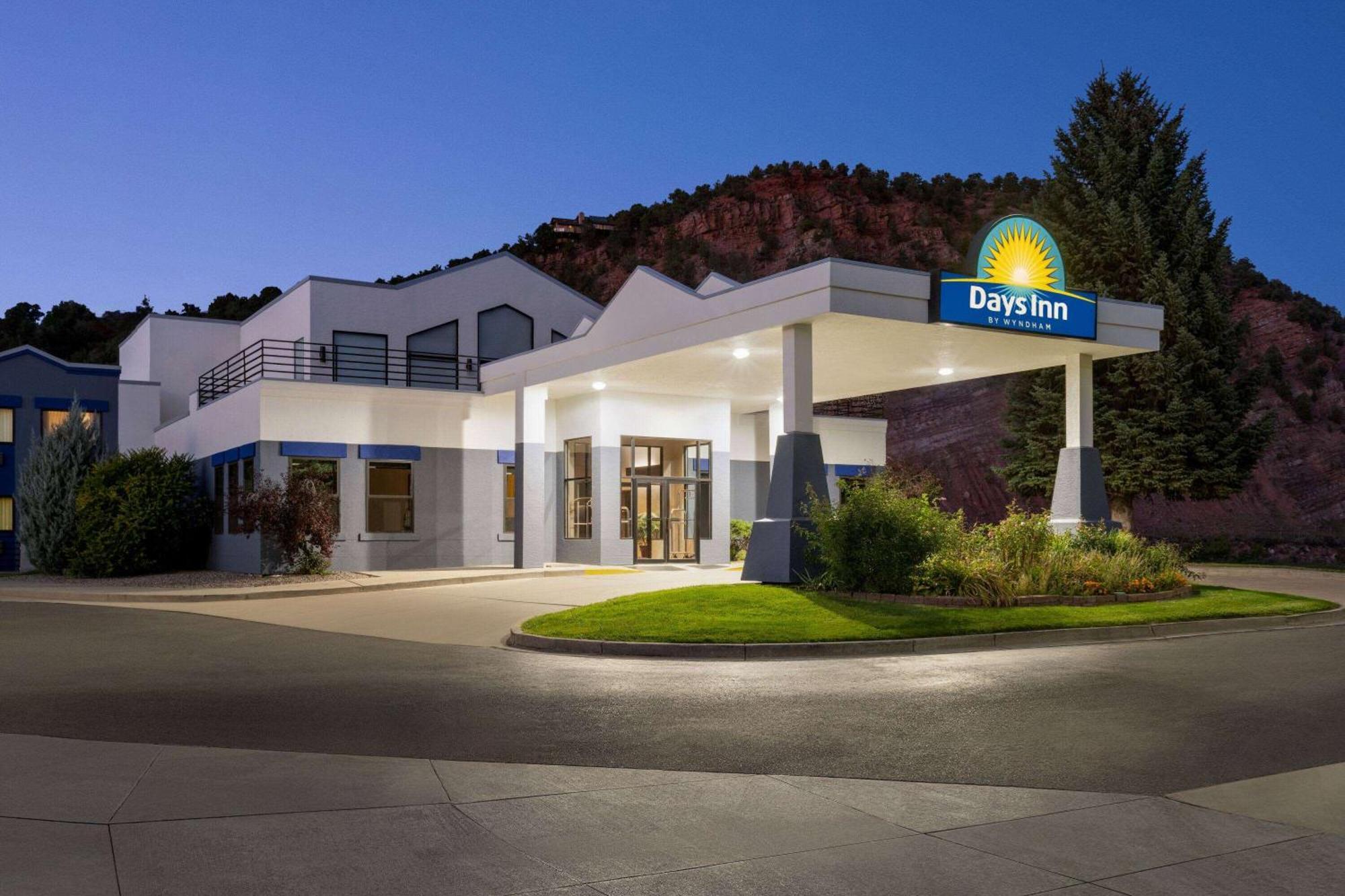 Days Inn By Wyndham Carbondale Dış mekan fotoğraf