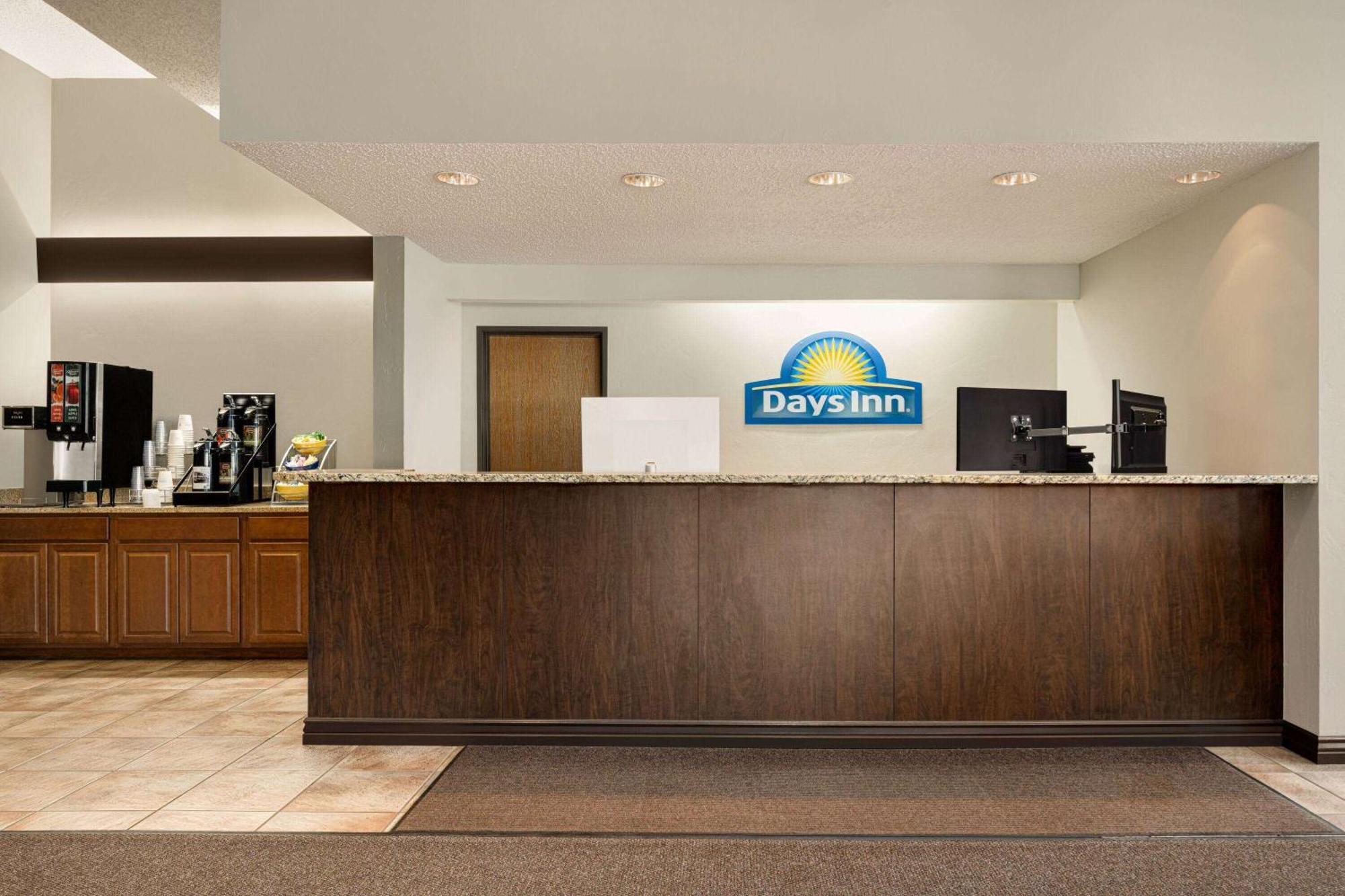 Days Inn By Wyndham Carbondale Dış mekan fotoğraf