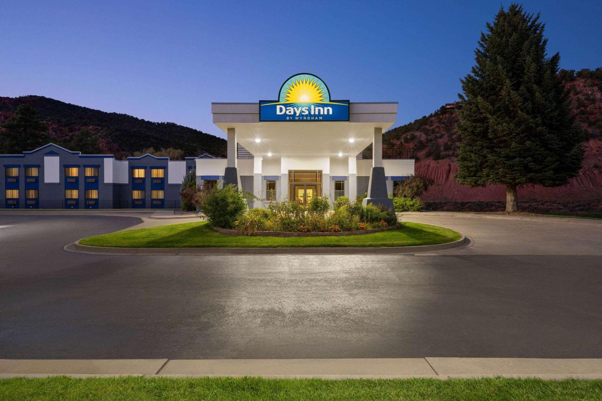 Days Inn By Wyndham Carbondale Dış mekan fotoğraf