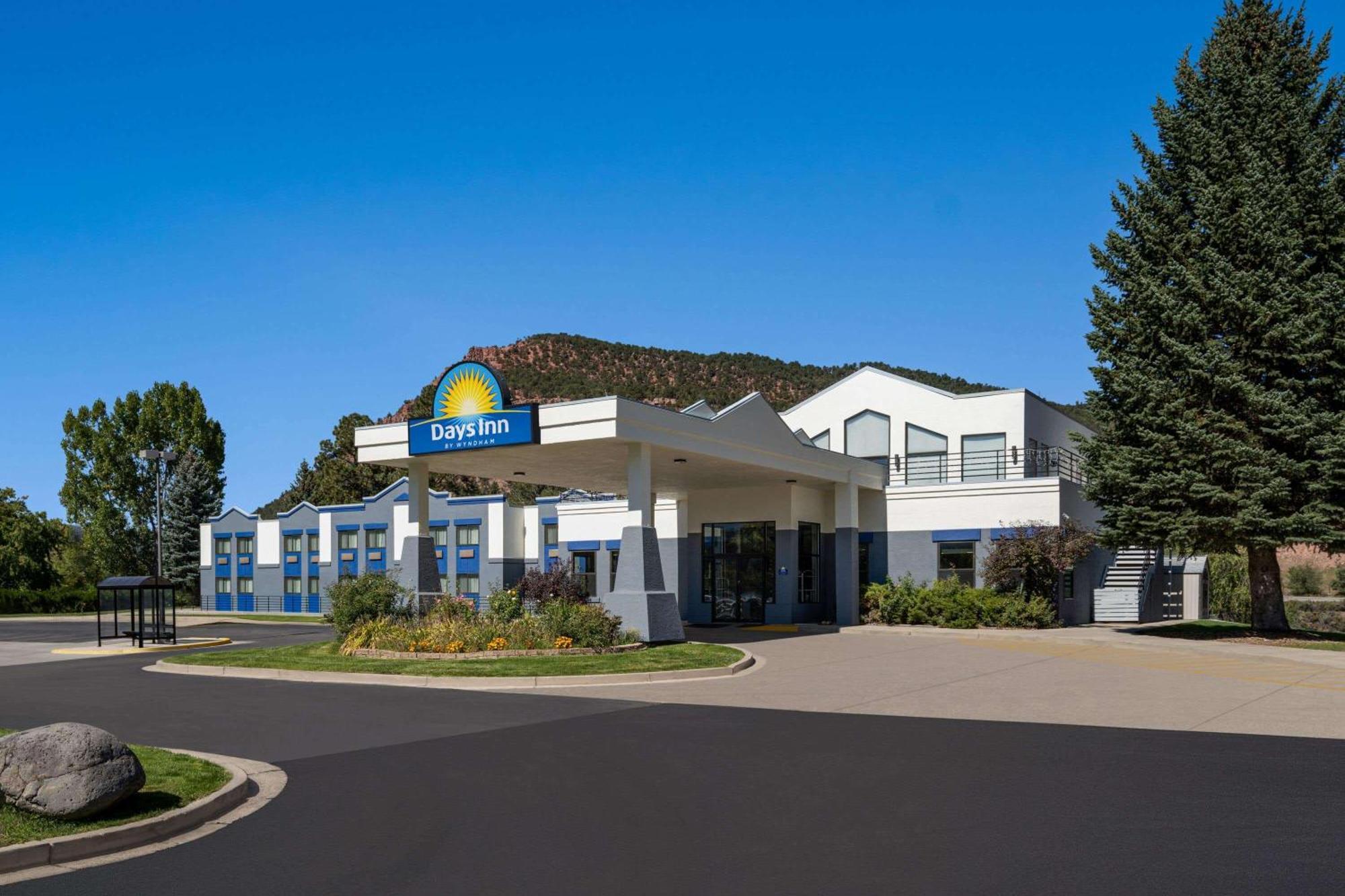 Days Inn By Wyndham Carbondale Dış mekan fotoğraf