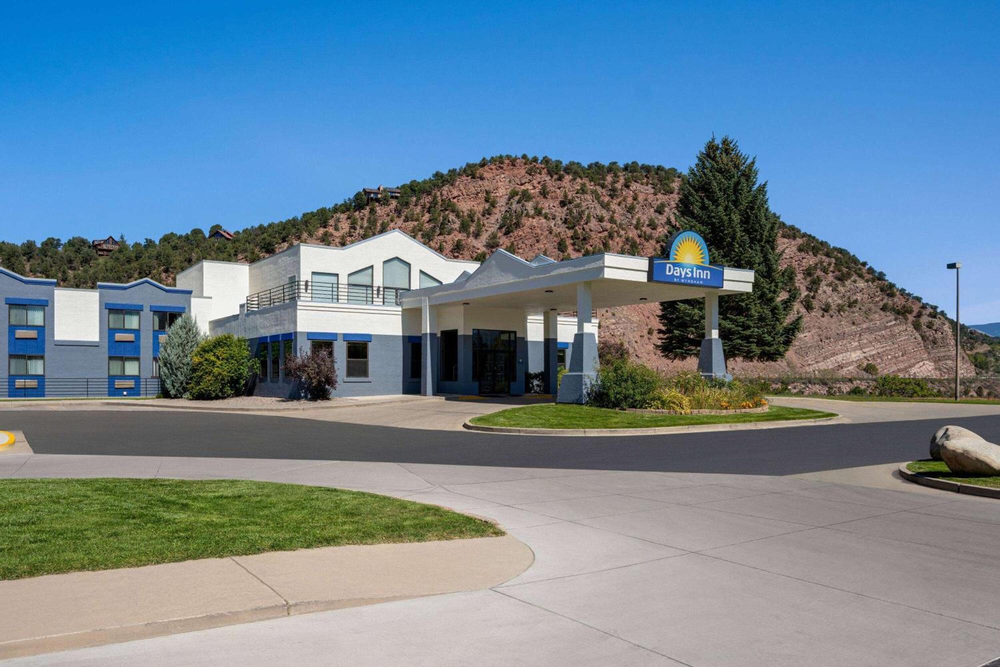 Days Inn By Wyndham Carbondale Dış mekan fotoğraf
